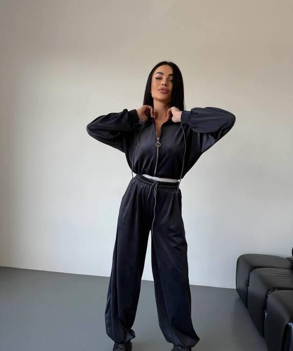 Спортивный костюм женский велюровый демисезонный двойка с худи на молнии и свободными брюками