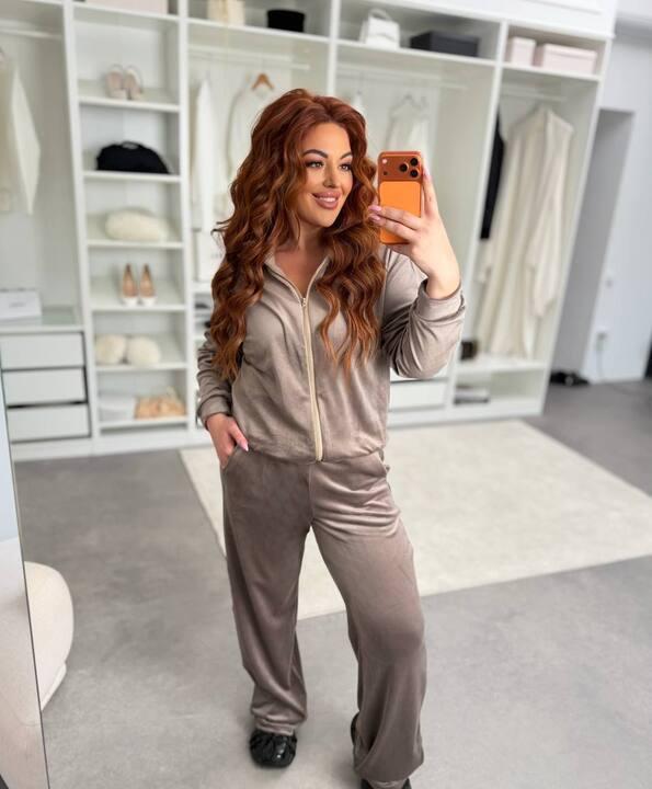 Спортивный костюм женский велюровый весенний двойка с кофтой на молнии и прямыми брюками больших размеров