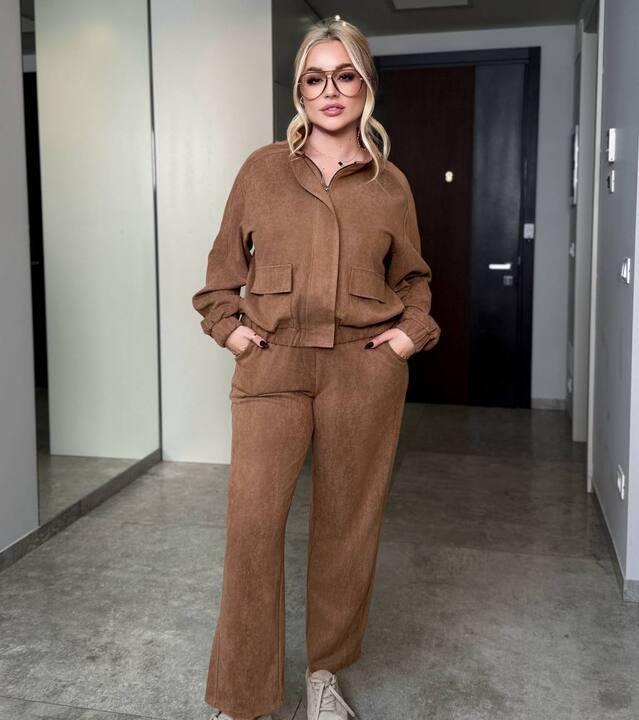 Костюм-двойка женский из замши на дайвинге бомбер и брюки демисезонный