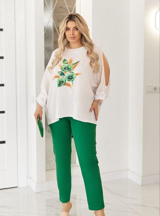 Костюм-двойка женский из софта и костюмной ткани с принтом: свободная блузка с разрезами на рукавах и брюки повседневный