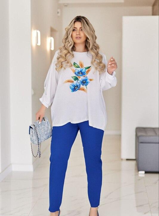 Костюм-двойка женский из софта и костюмной ткани с принтом свободная блузка с разрезами на рукавах и брюки весенний