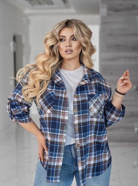 Рубашка женская из фланели в клетку свободного кроя с аппликацией стразами и длинным рукавом весенняя
