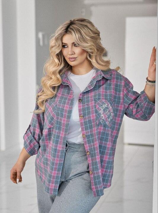 Рубашка женская из фланели в клетку свободного кроя с длинным рукавом и аппликацией демисезонная