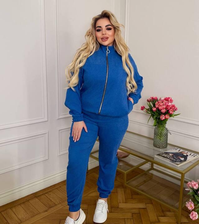 Спортивный костюм-двойка женский из микровельвета с кофтой на молнии и брюками-джоггерами весенний