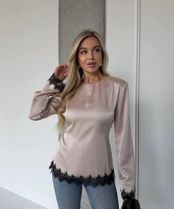 Блуза женская из дабл шелка приталенная с кружевным декором и длинным рукавом демисезонная