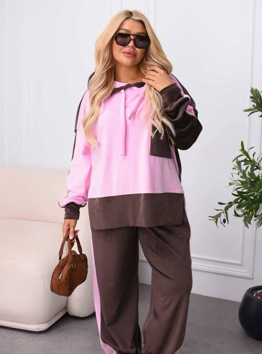 Спортивный костюм-двойка женский из велюра с худи свободного кроя и прямыми брюками демисезонный