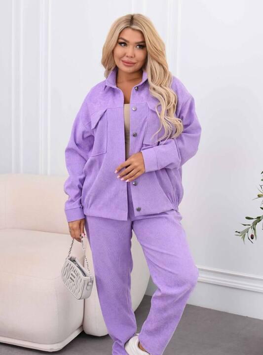 Костюм-двойка женский из хлопкового вельвета с жакетом-рубашкой и прямыми брюками весенний