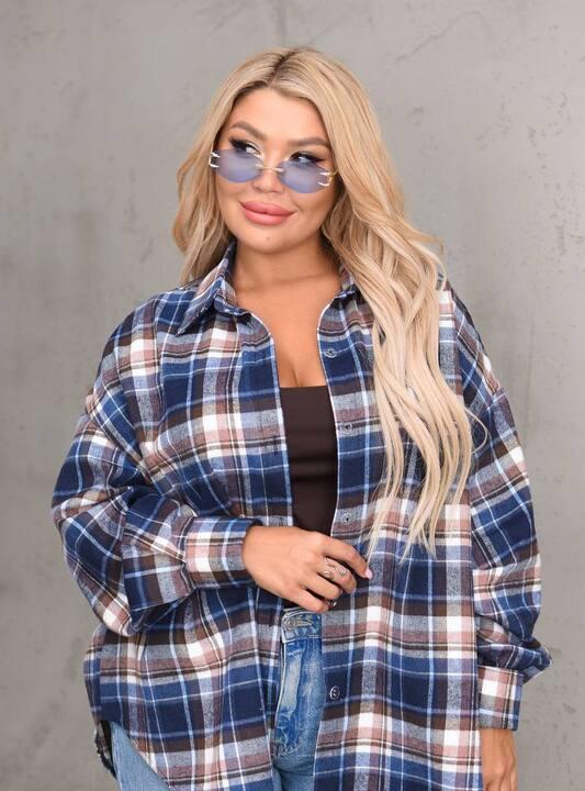 Рубашка женская фланелевая свободного кроя в клетку с воротником на пуговицах удлинённая весенняя