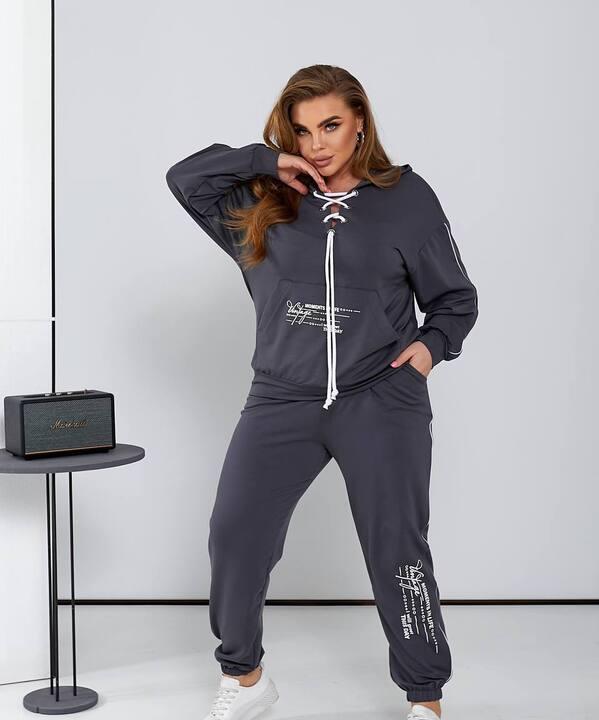 Костюм-двойка женский из двунитки с худи на шнуровке и брюками повседневный весенний