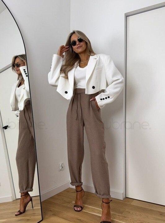 Брюки женские из жатого льна джоггеры с высокой посадкой на резинке со съемным поясом и карманами весенние