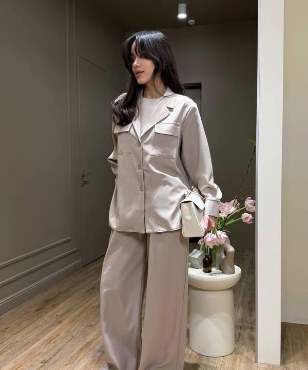 Костюм-двойка женский из костюмной ткани Бостон с жакетом-рубашкой и широкими брюками свободного кроя весенний