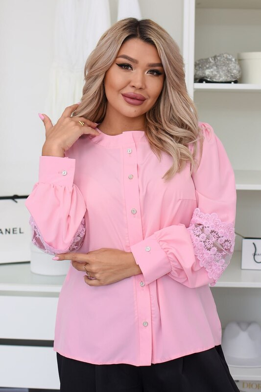 Блуза женская из софт коттона с кружевными вставками на рукавах на пуговицах свободного кроя демисезонная