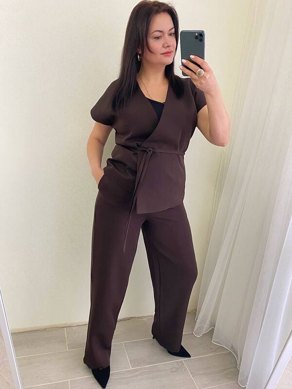 Костюм-двойка женский из крепа деловой с жилетом на запах на подкладке и прямыми брюками больших размеров весенний