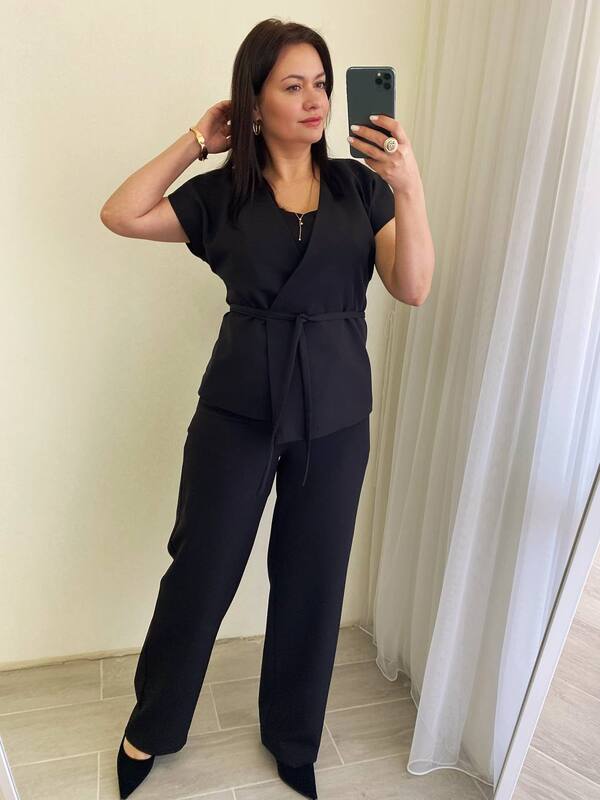 Костюм-двойка женский из костюмного крепа повседневно-деловой с жилетом на запах на подкладке и прямыми брюками больших размеров весенний