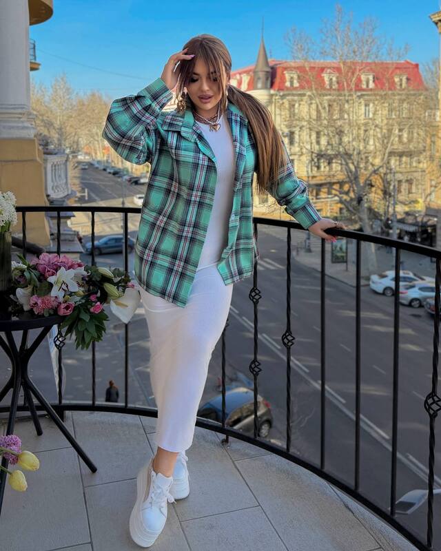 Костюм-двойка женский с платьем макси из рубчика и рубашкой оверсайз в клетку весенне-летний