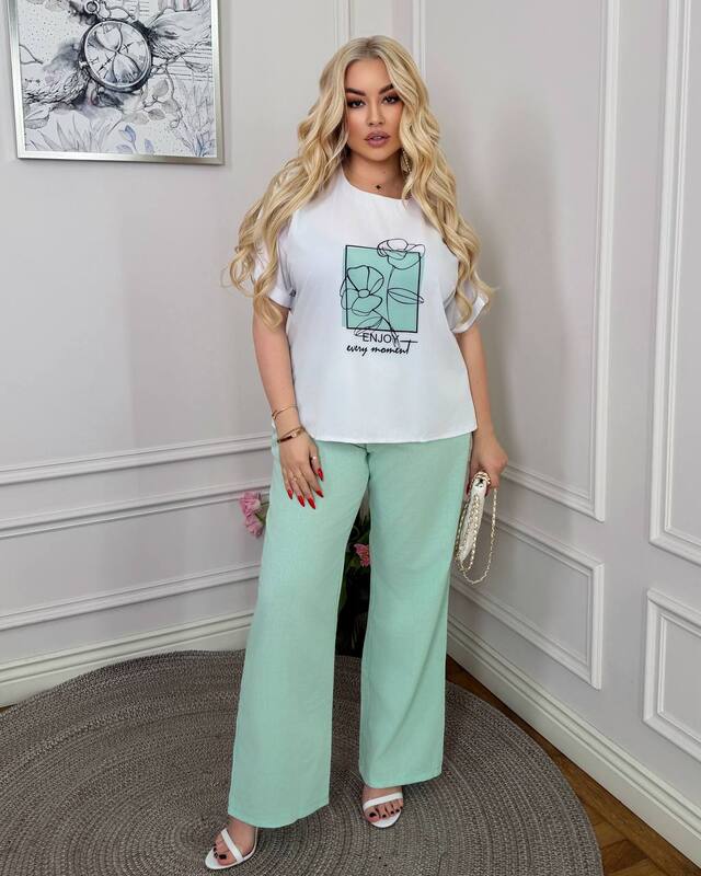 Костюм женский из льна и крепа с футболкой свободного кроя и широкими брюками летний