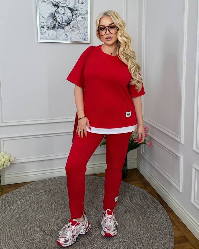 Спортивный костюм женский из турецкого кулира с футболкой свободного кроя и штанами на манжетах летний