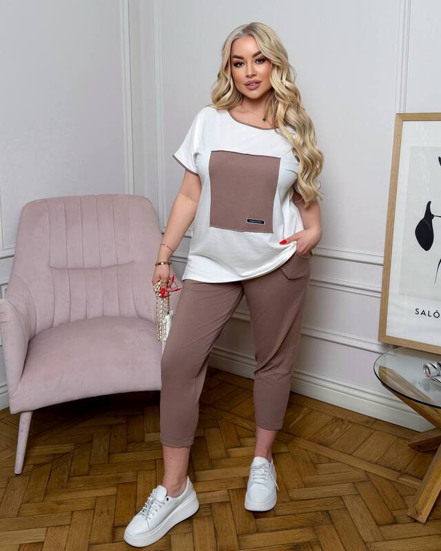 Спортивный костюм женский из турецкого кулира с футболкой свободного кроя и укороченными штанами летний