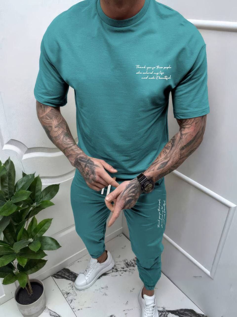 Спортивный костюм мужской из двунитки с футболкой и брюками-джоггерами с принтом демисезонный