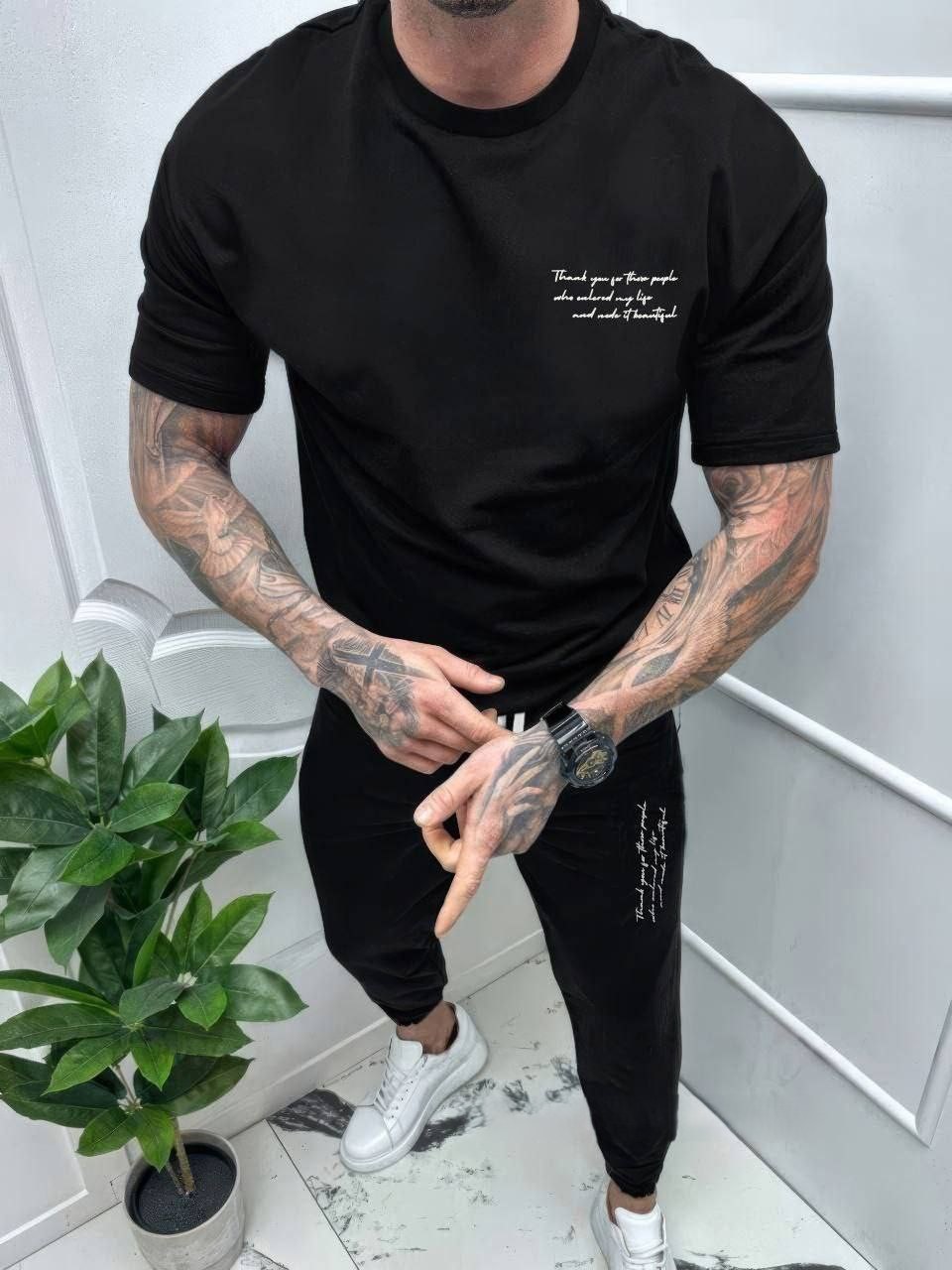 Спортивный костюм мужской из двунитки с футболкой и брюками с манжетами и принтом демисезонный