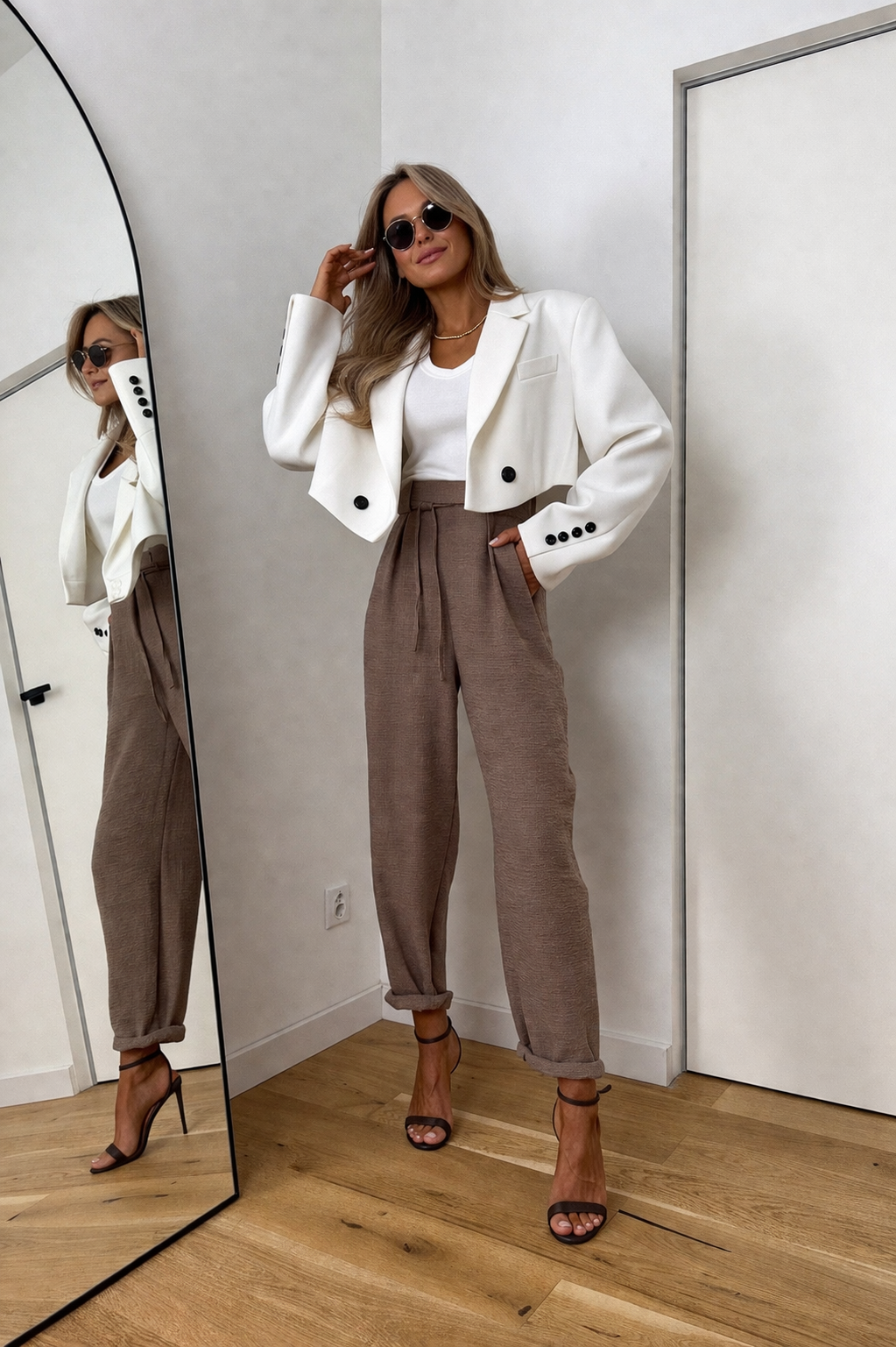 Брюки женские из жатого льна джоггеры с высокой посадкой на резинке со съемным поясом и карманами весенние  k-128906