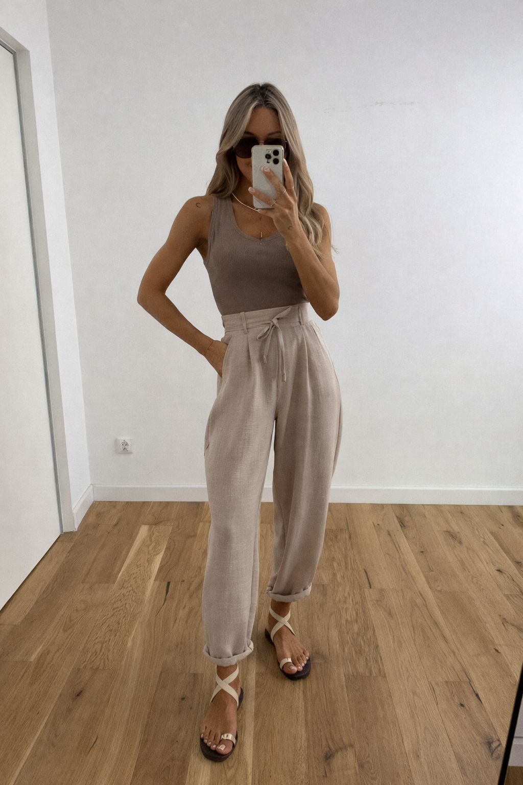 Брюки женские из жатого льна палаццо с высокой посадкой на резинке со съемным поясом и карманами весенние  k-128904