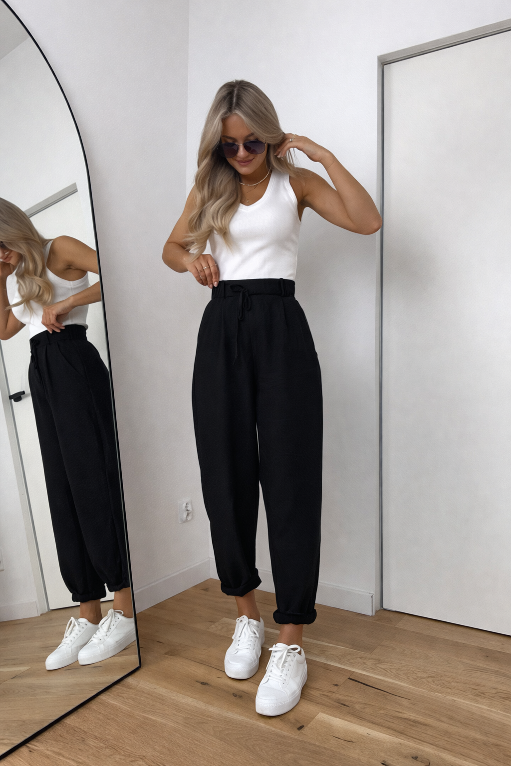 Брюки женские из жатого льна джоггеры с высокой посадкой на резинке со съемным поясом и карманами весенние  k-128905