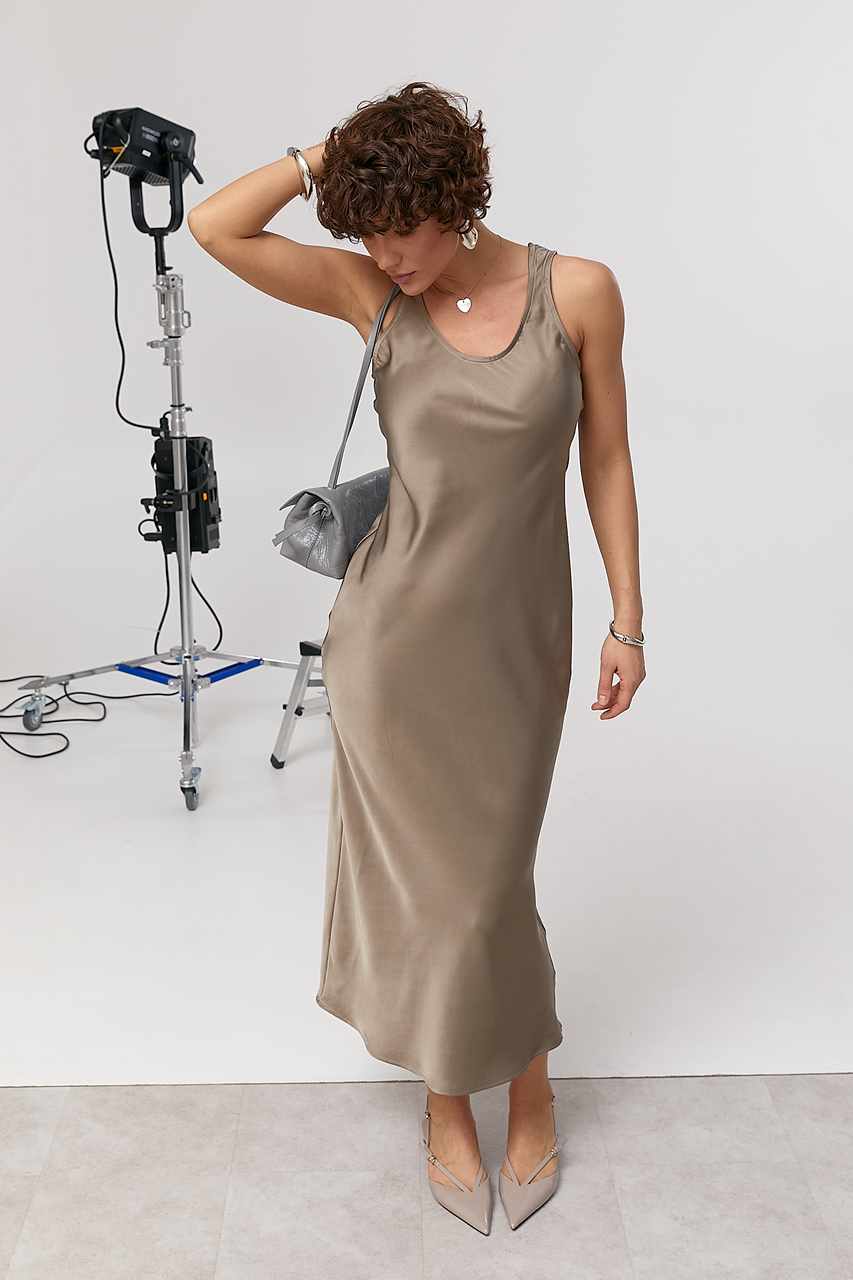 Однотонна сатинова довга сукня qs lx-1120 Однотонна сатинова довга сукня qs lx-1120