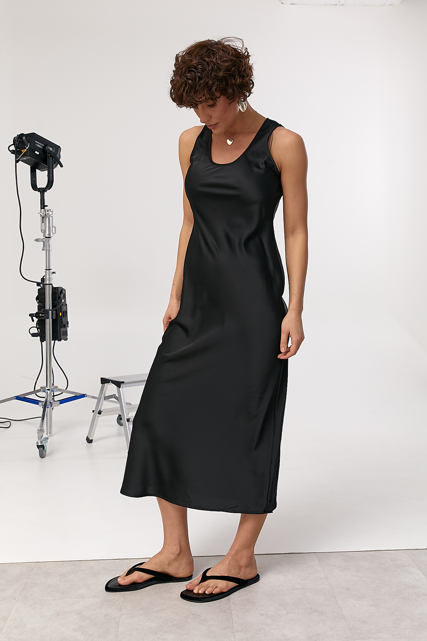 Однотонна сатинова довга сукня qs lx-1120 Однотонна сатинова довга сукня qs lx-1120