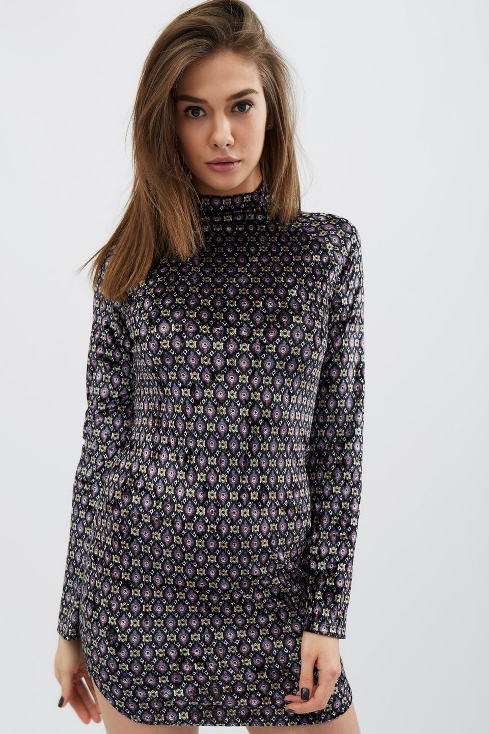 Мини платье из велюра с оригинальным узором 30542