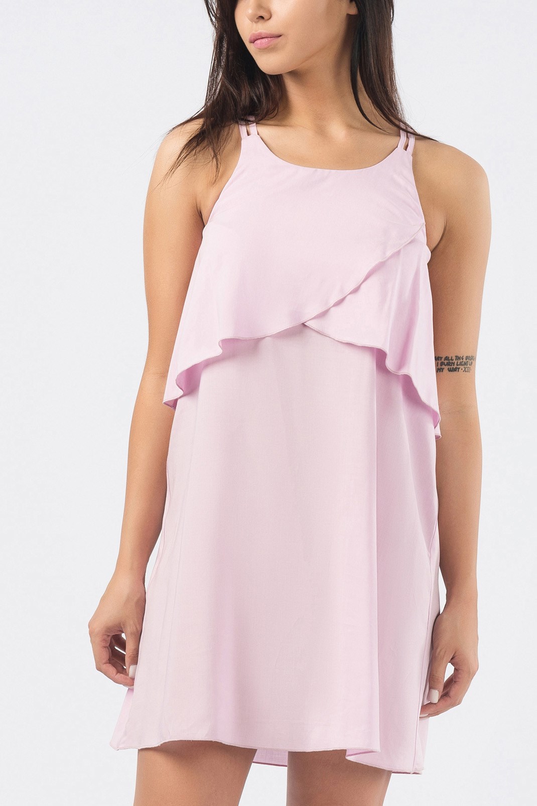 Легкое розовое летнее платье с оборкой 33673