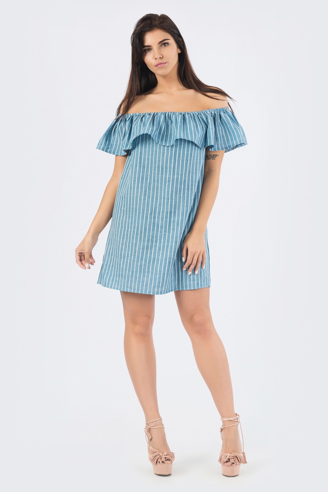 Летнее синее платье с открытыми плечами и воланом 33697