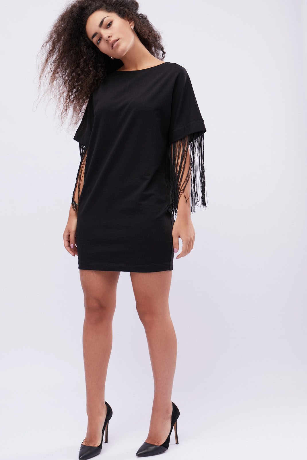 Черное платье оверсайз с бахромой 32429