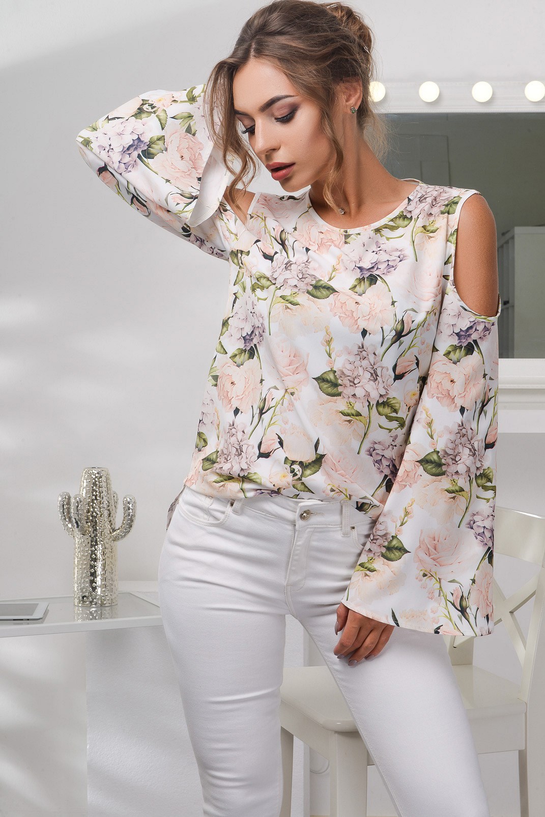 Блузка в цветочек с открытыми плечами 27396