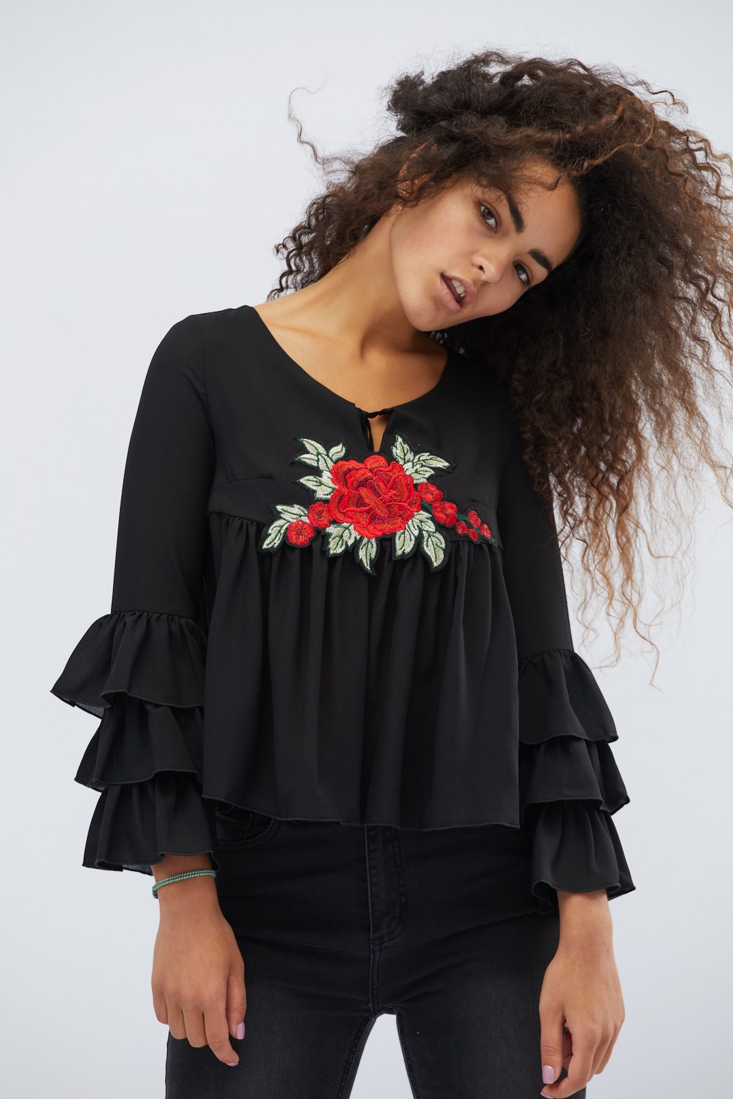 Чёрная блузка с рюшами в этническом стиле 27909