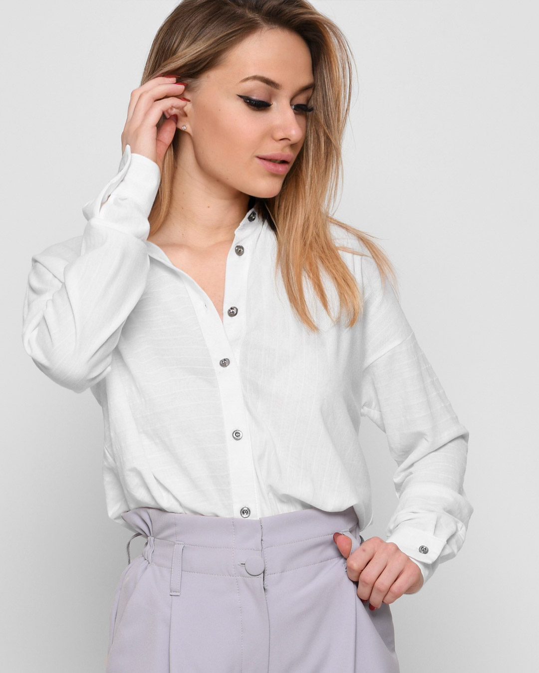 Полосатая белая рубашка с удлиненной спинкой 35114 xp-1725 Полосатая белая рубашка с удлиненной спинкой 35114 xp-1725