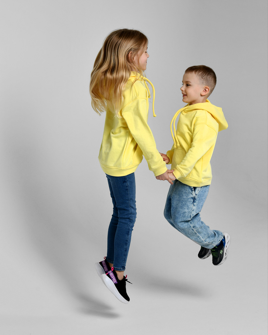 Детский худи унисекс желтого цвета 55703