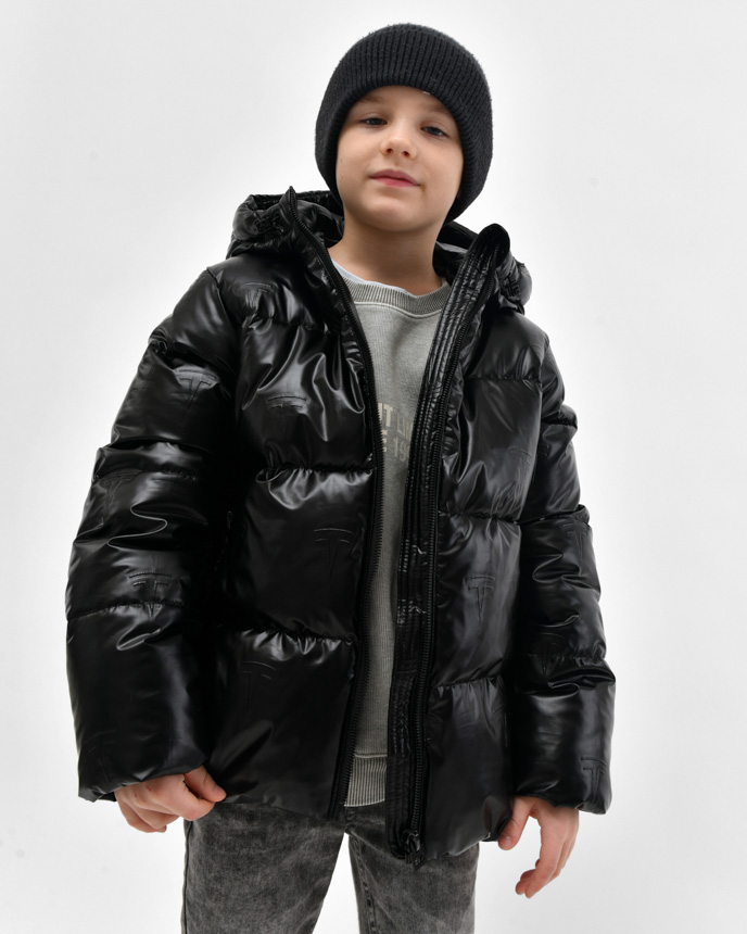 Чорный пуховик с эффектом металлик для мальчиков 56138