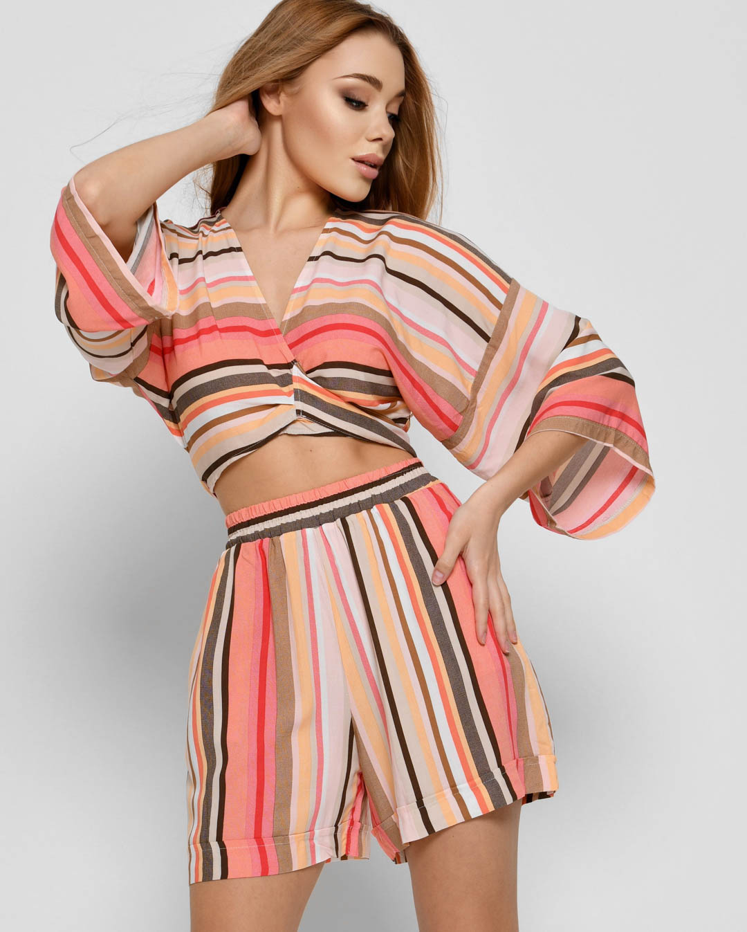 Яркий женский костюм в полоску 48587