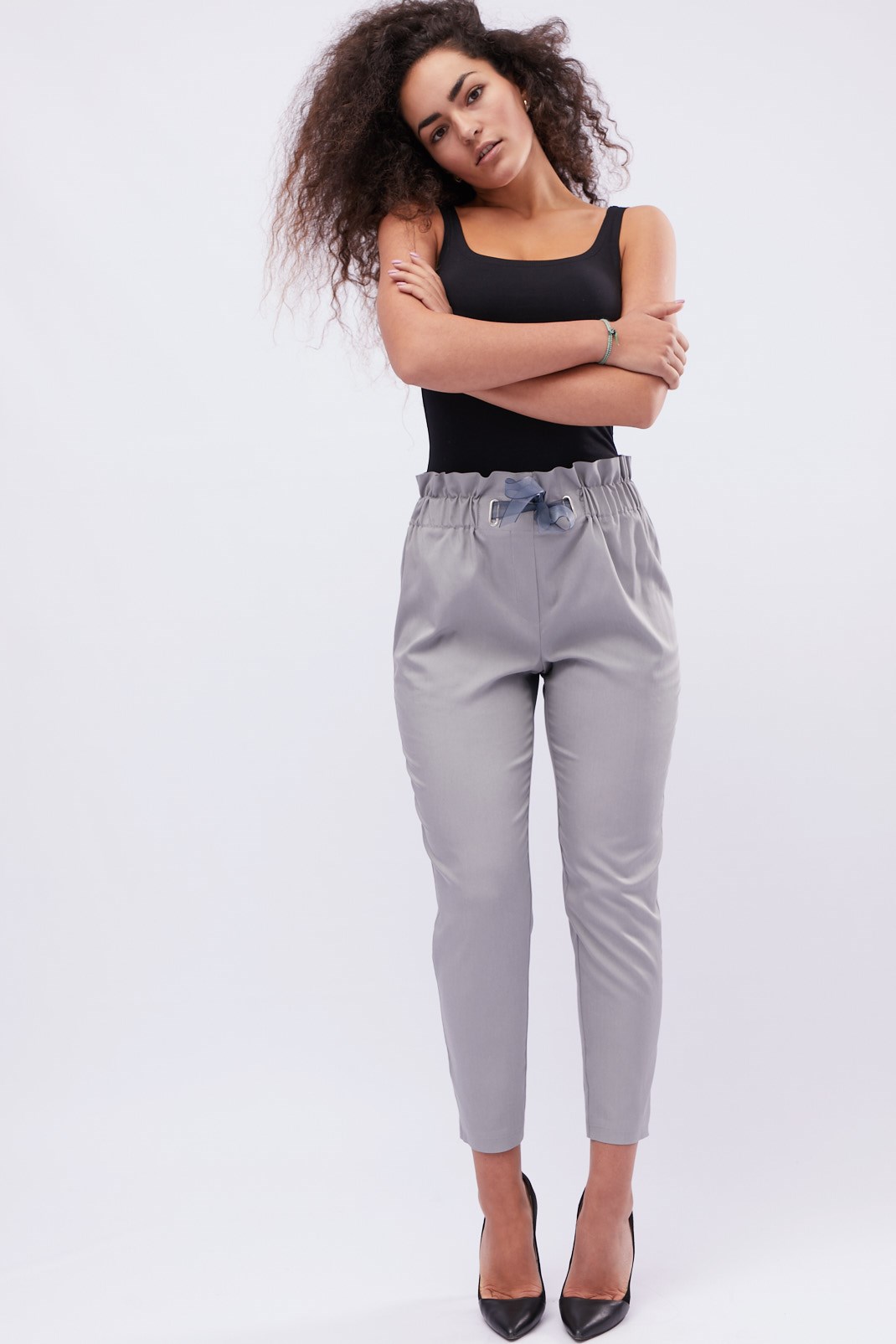 Серые брюки на резинке с завязкой 32549