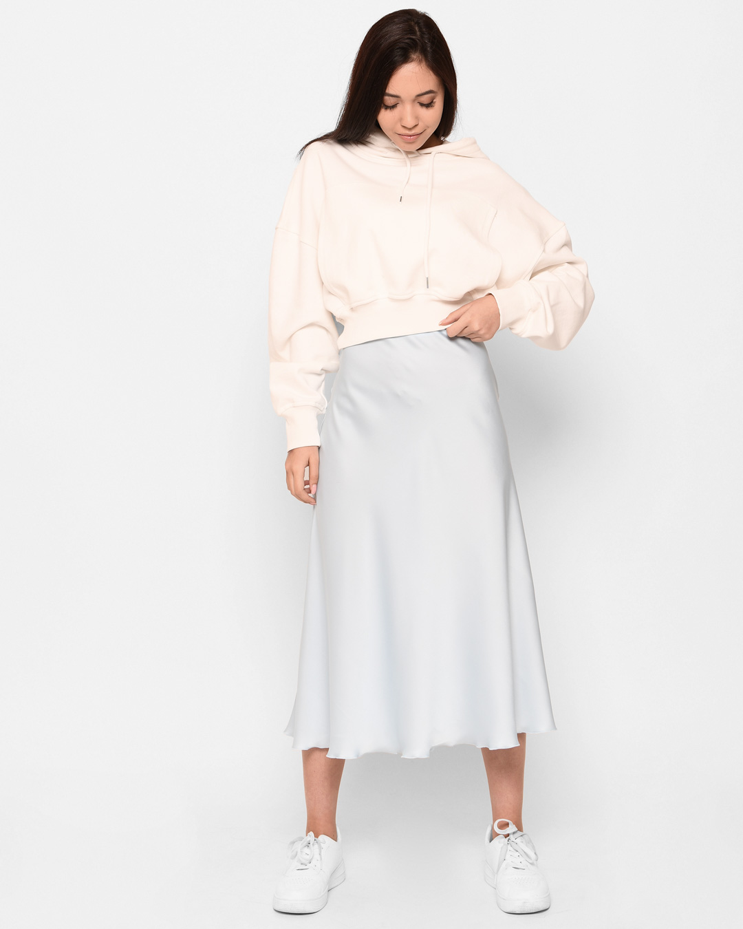 Белая короткая кофта с капюшоном 43307