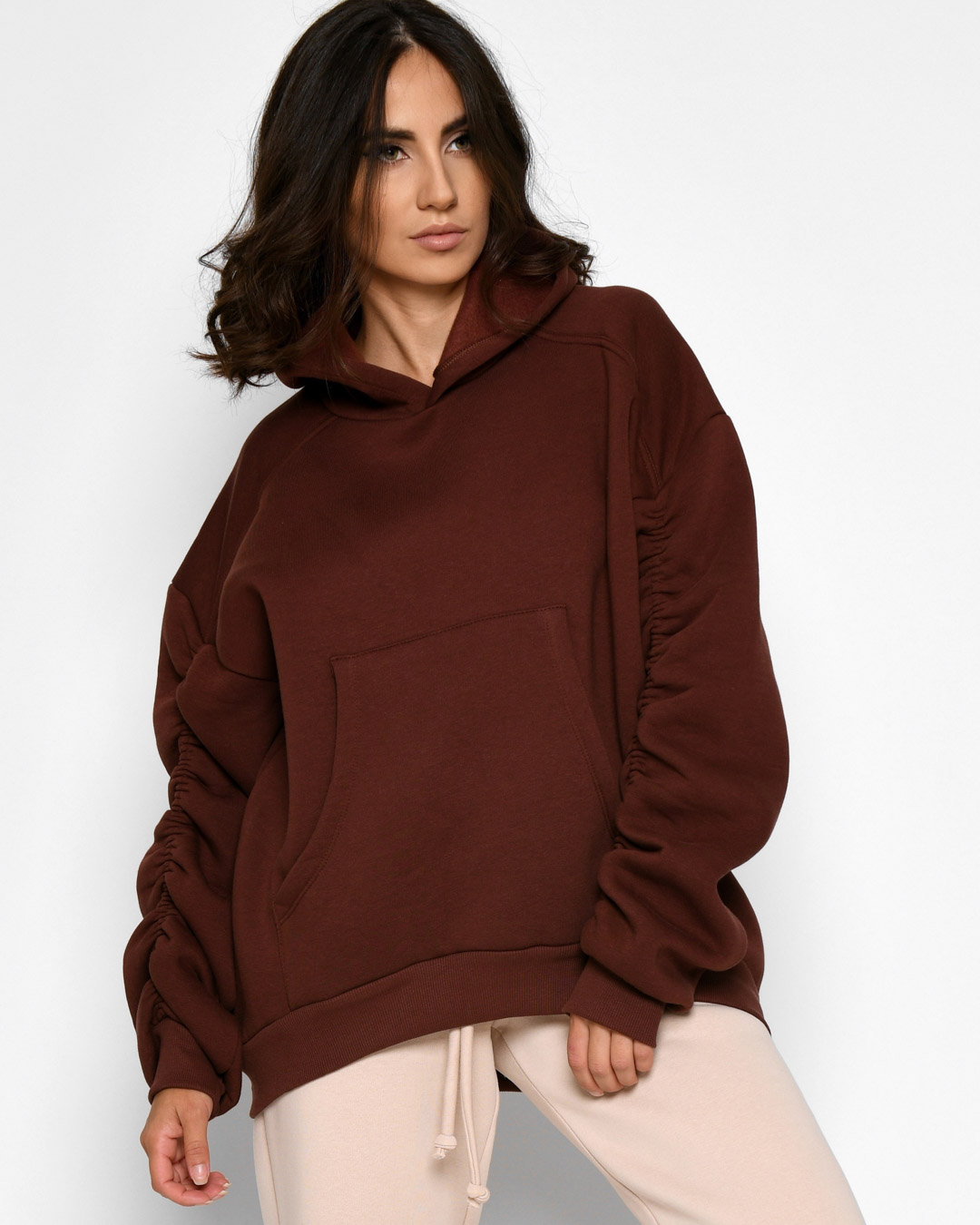 Женский коричневый худи с объемными рукавами 52341