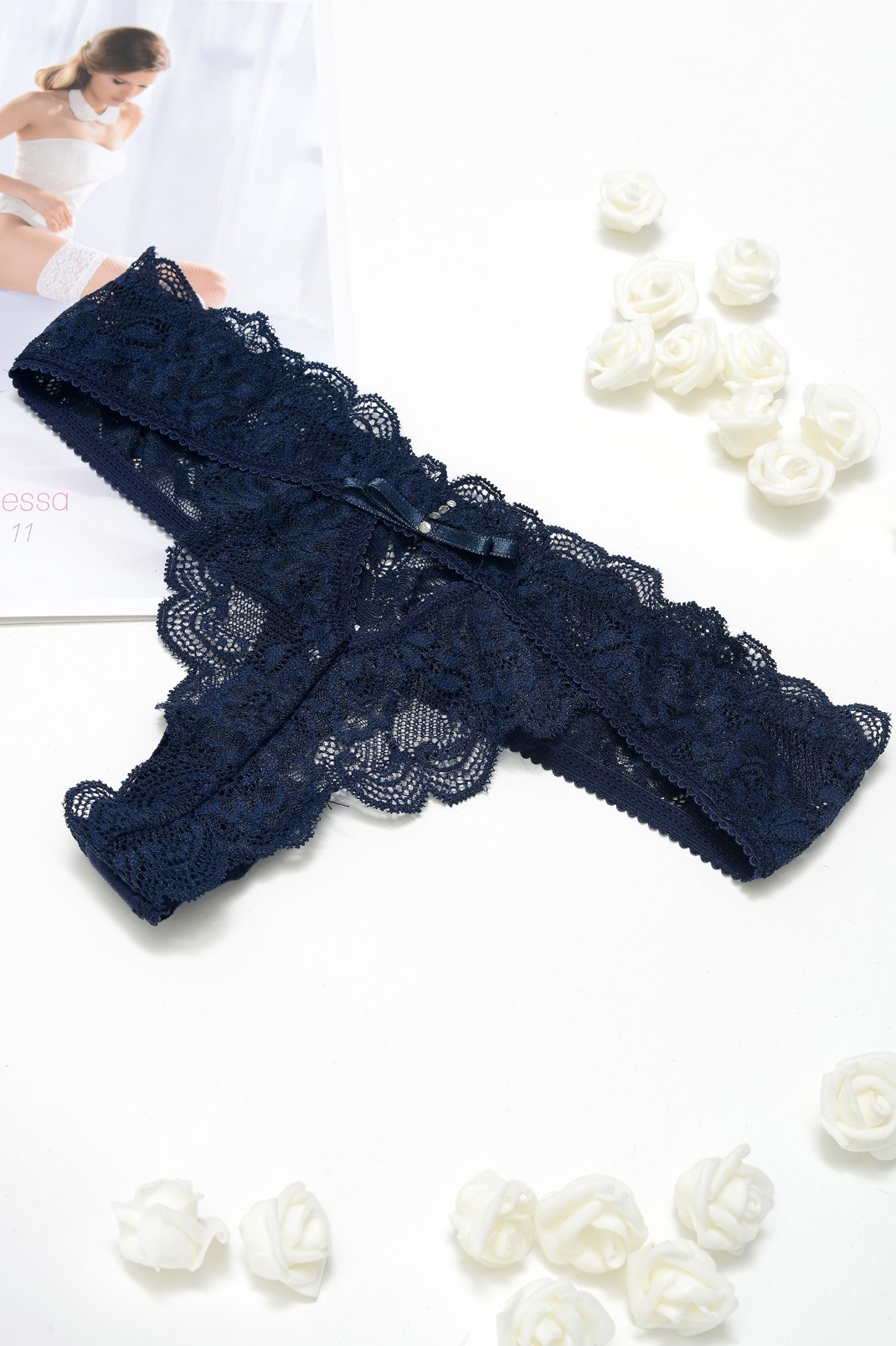 Кружевные трусики-стринги с бантом и стразами 34828